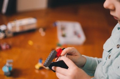 Estudos genéticos e comportamentais têm favorecido o diagnóstico e a inclusão de pessoas com autismo