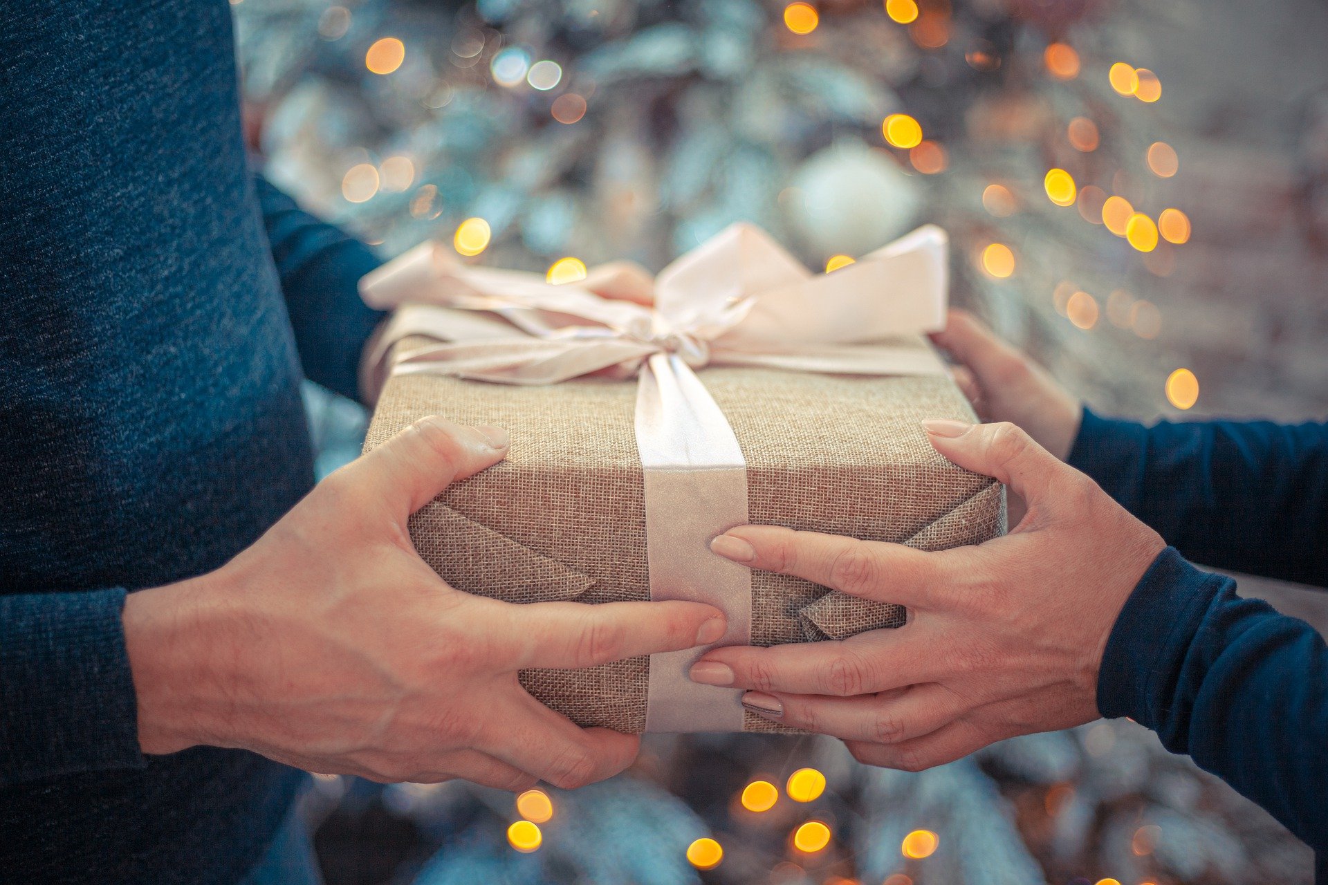 Lojas são obrigadas a trocar presentes de natal? Saiba o que diz a lei