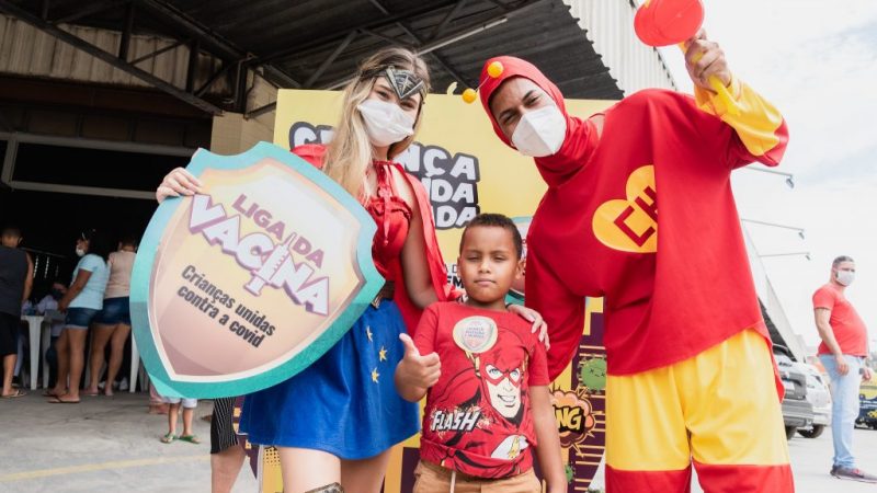 Com a presença de super-heróis, 400 crianças foram vacinadas em Nova Contagem