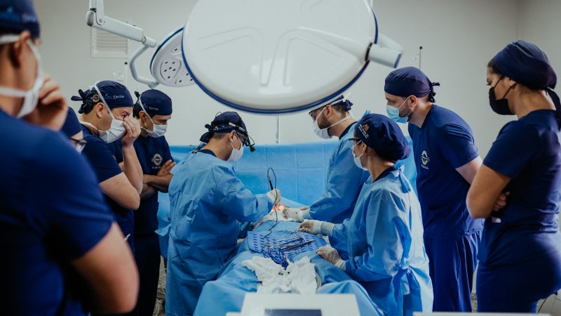 Brasil realiza 25 mil cirurgias de explante de silicone, em 2020
