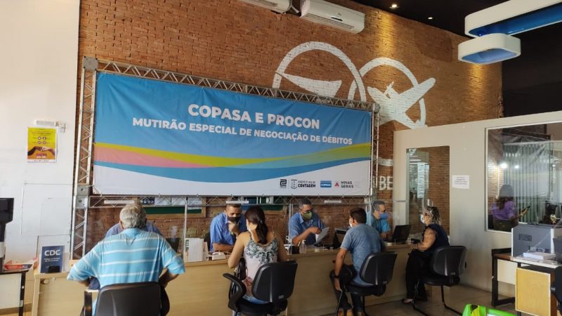 Contagem: Clientes da Copasa negociam dívidas em mutirão do Procon