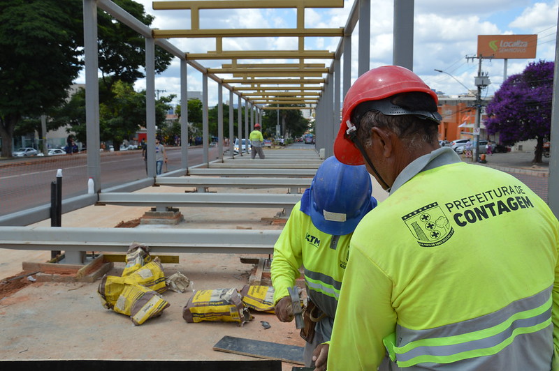 Prefeitura intensifica os trabalhos de implantação das estações do SIM na avenida João César de Oliveira