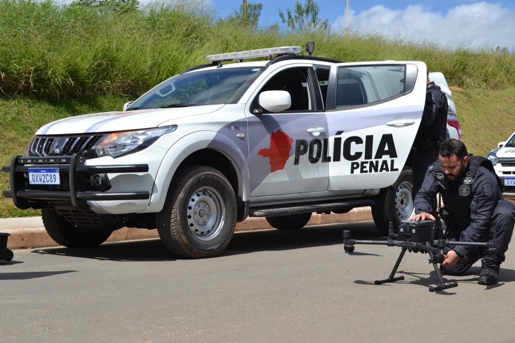 Drones apreendidos do crime estão sendo usados para patrulhar o espaço aéreo de unidades prisionais