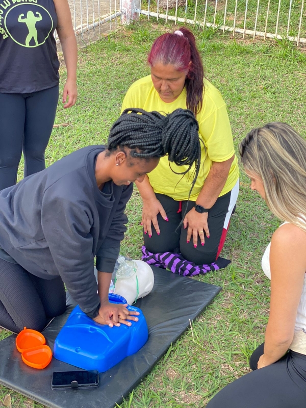 Profissionais dos programas esportivos recebem capacitação dos bombeiros para prestar melhor assistência aos usuários