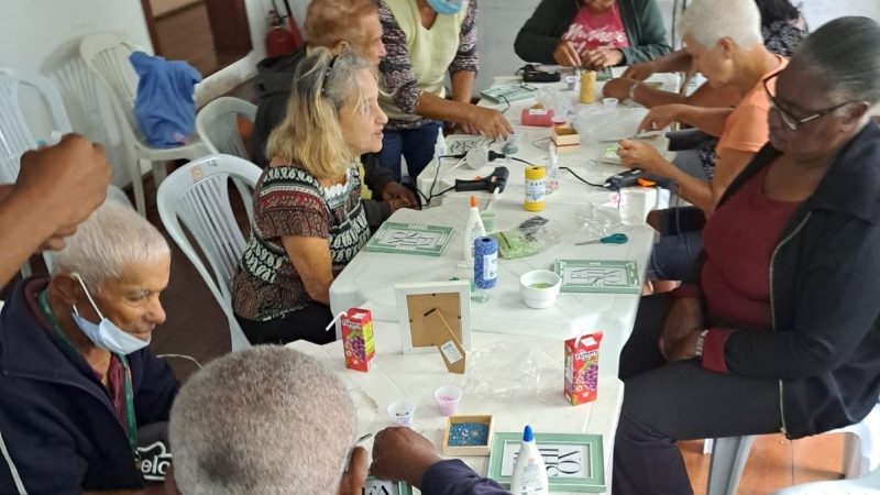 Grupos de convivência para idosos retomam atividades presenciais e promovem valorização e qualidade de vida