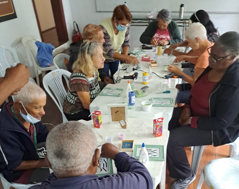 Grupos de convivência para idosos retomam atividades presenciais e promovem valorização e qualidade de vida