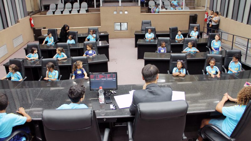 Contagem ganha mais um aliado na educação política dos estudantes