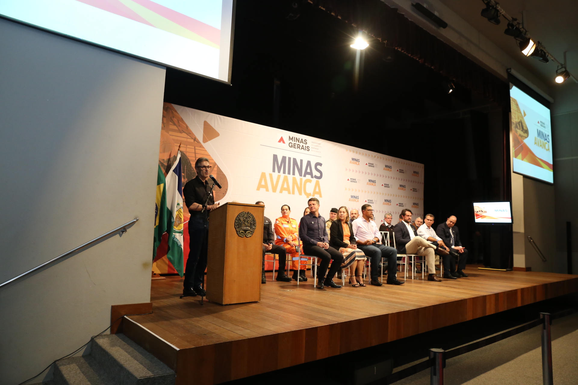 Governo de Minas lança linha de financiamento de R$ 100 milhões para micro e pequenas empresas