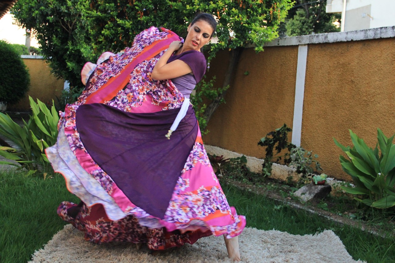 MULHERES NA IDADE LONGEVA APRESENTAM DANÇA CIGANA EM CONTAGEM