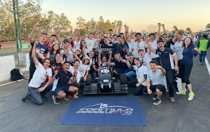 Equipes da UFMG destacam-se em competição nacional de carros elétricos e a combustão