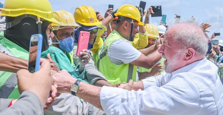 Presidente anuncia salário mínimo de R＄ 1.320 a partir de maio e isenção do IR para quem recebe até R＄ 2.640