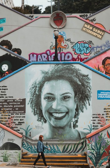 Marielle Franco: tese da UFMG mostra repercussão do assassinato em fanpages da direita e da esquerda