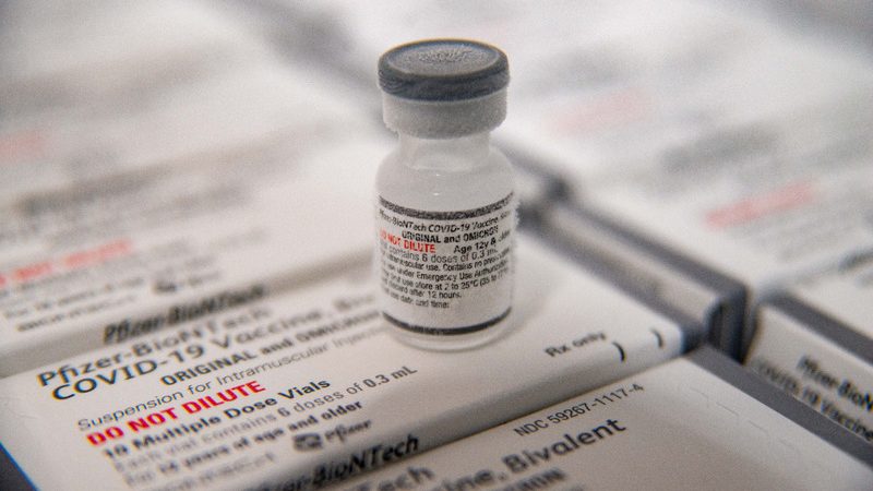 Secretaria de Saúde já distribuiu cerca de 1 milhão de doses da vacina bivalente para covid-19
