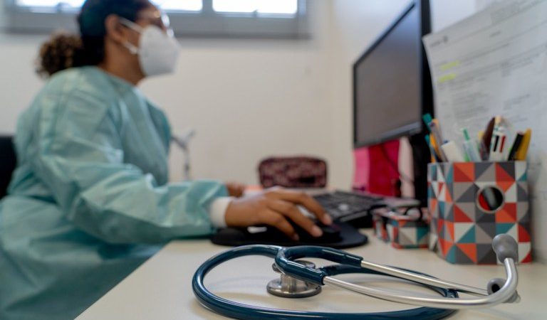 Governo anuncia retomada do Mais Médicos para o Brasil