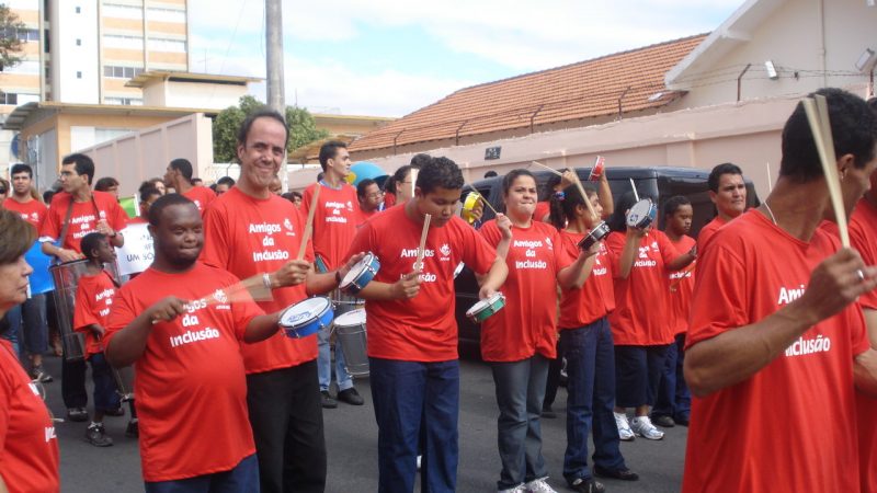 Circuito Cultural UFMG recebe grupos de percussão das Apaes na Semana de Saúde Mental