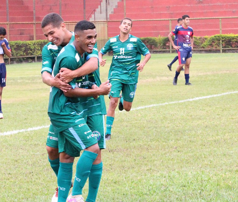 Com goleada no futebol e 3 sets a 0 no voleibol, o Contagem Esporte Clube assume as primeiras posições nas competições da Federação Mineira de Futebol e Voleibol