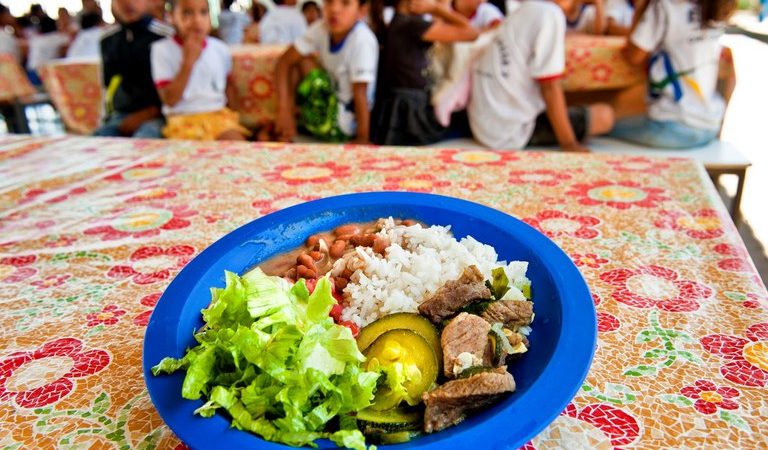 Governo repassa R＄ 2,5 bilhões em seis meses para alimentação escolar