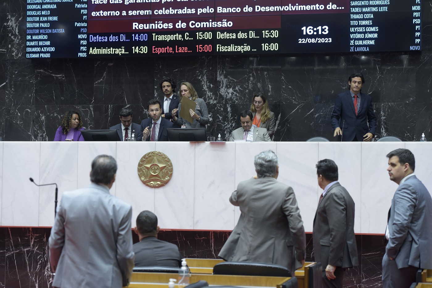 Plenário aprova projeto para regularizar Ocupação Izidora