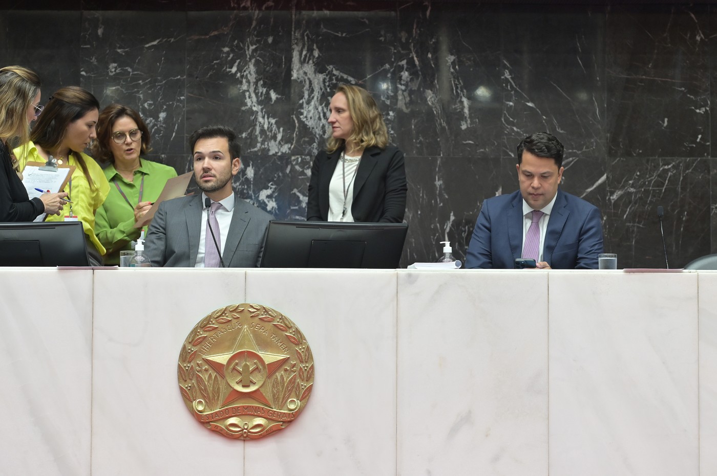 Instalação de botão de pânico nas escolas avança na ALMG