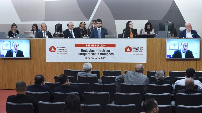 Más condições das rodovias mineiras são criticadas em debate público