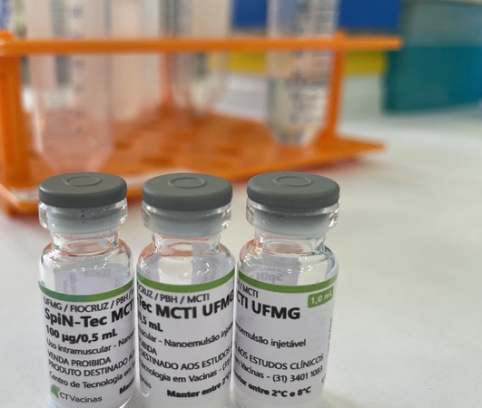 Vacinas da UFMG avançam para a etapa final de prêmio de inovação na saúde