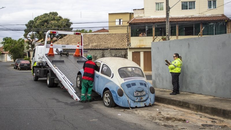 Prefeitura de Contagem inicia recolhimento de veículos abandonados nas vias cidade