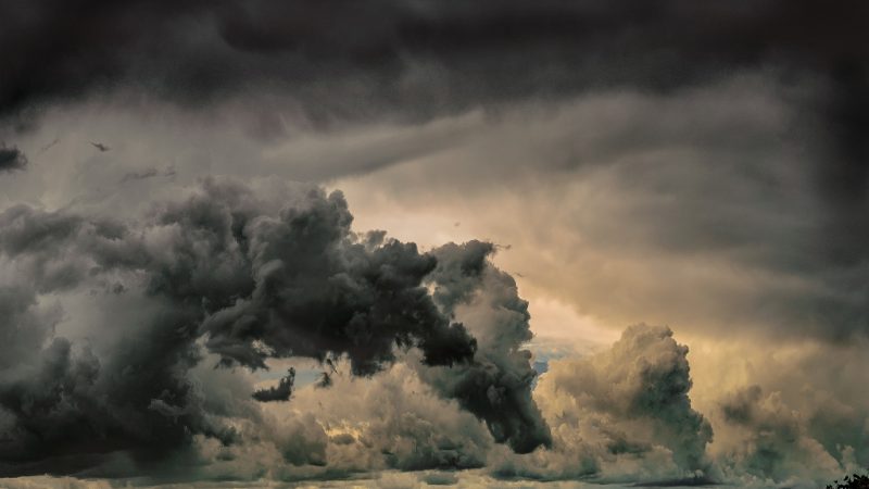 Juninho Motta expõe fotografias que exploram o universo das nuvens