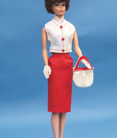 Conheça a história de empreendedorismo e inovação da estilista por trás dos looks da Boneca Barbie