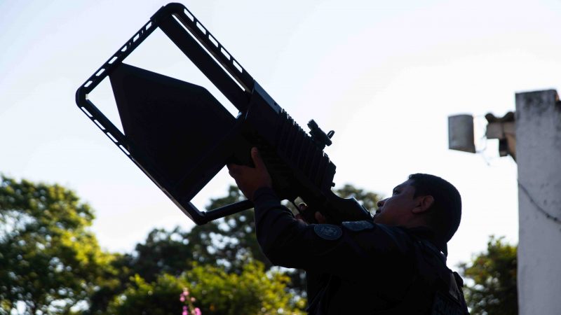 Polícia Penal de Minas utiliza tecnologia contra drones inédita no Brasil