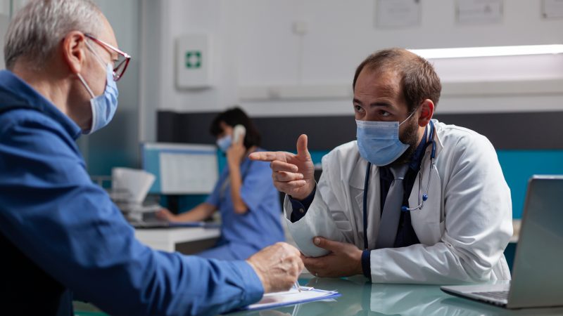 Tratamento menos invasivo para próstata aumentada agora é realizado no Brasil