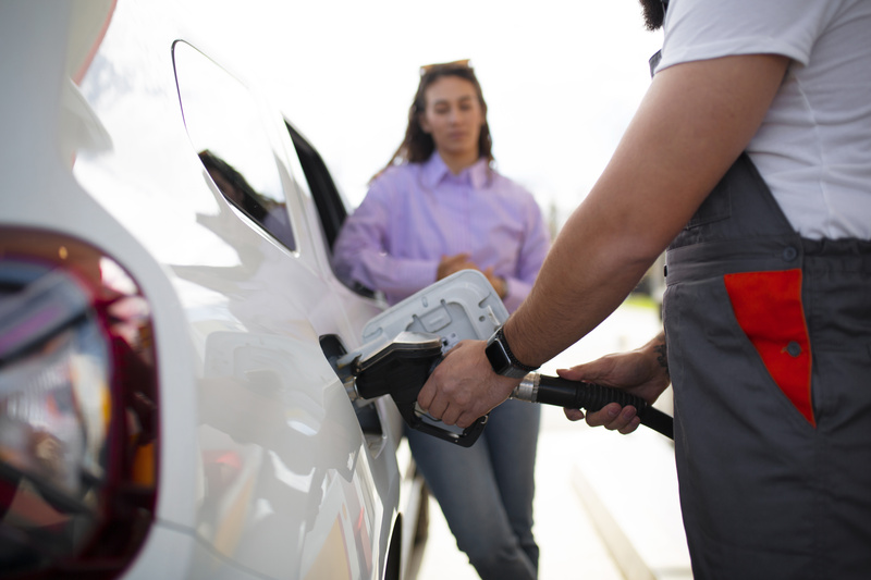 Com o aumento da gasolina e do diesel, especialista alerta como identificar postos com ofertas suspeitas
