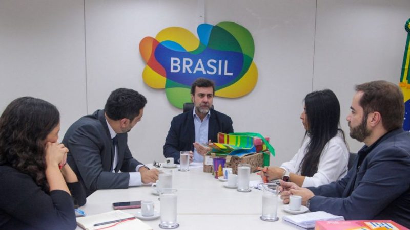 Presidentes Marcelo Freixo e Gilberto Castro conversaram sobre ações para impulsionar o  turismo internacional em BH e em Minas Gerais