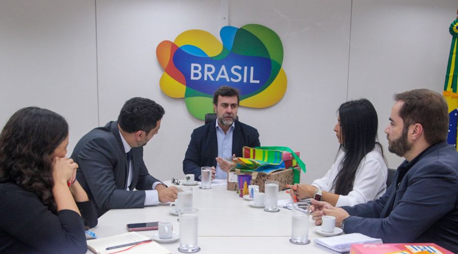Presidentes Marcelo Freixo e Gilberto Castro conversaram sobre ações para impulsionar o  turismo internacional em BH e em Minas Gerais