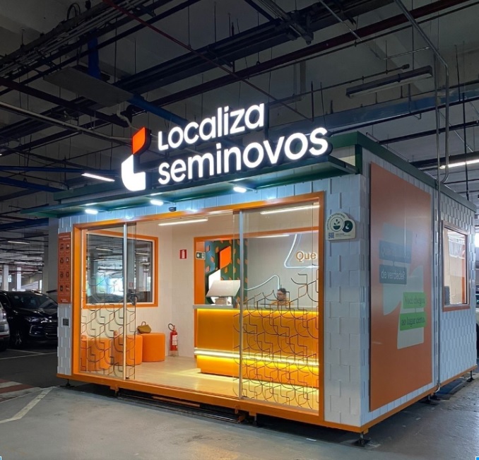 Localiza Seminovos inaugura lojas construídas com blocos de plástico reciclado