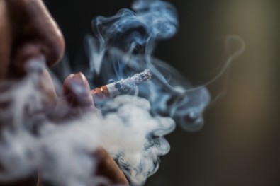 Cigarro e HPV têm efeito sinérgico nas células, potencializando o risco de câncer de cabeça e pescoço