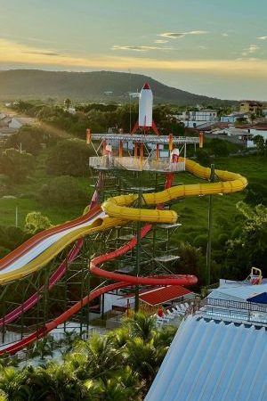 DIA DAS CRIANÇAS: Parque aquático, sombra e água termal para um curtir o feriado prolongado com as crianças