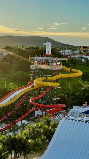 DIA DAS CRIANÇAS: Parque aquático, sombra e água termal para um curtir o feriado prolongado com as crianças