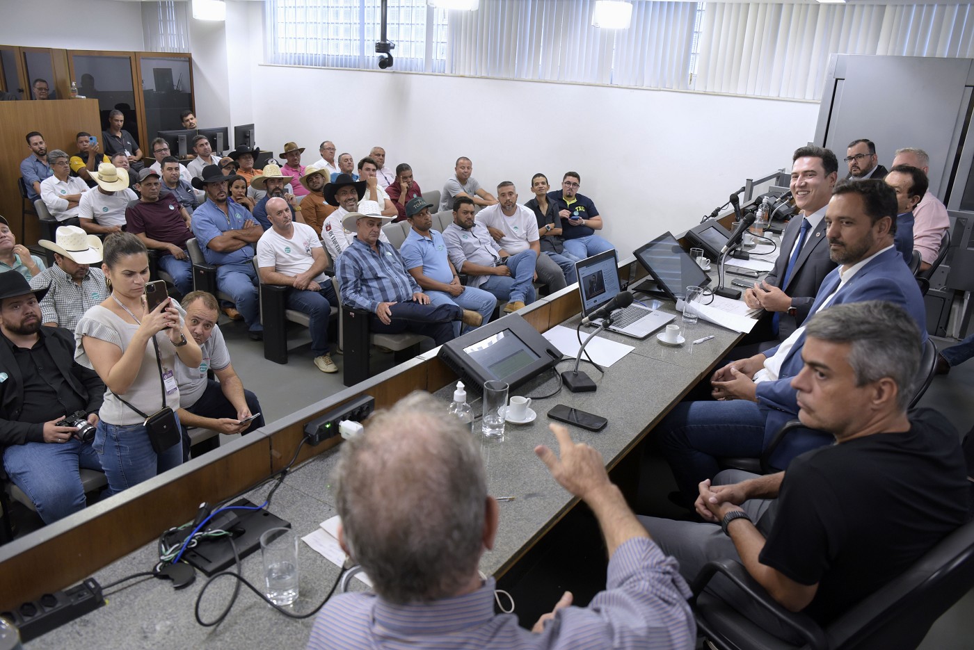 ALMG: lança frente parlamentar e debate projeto sobre rodeios