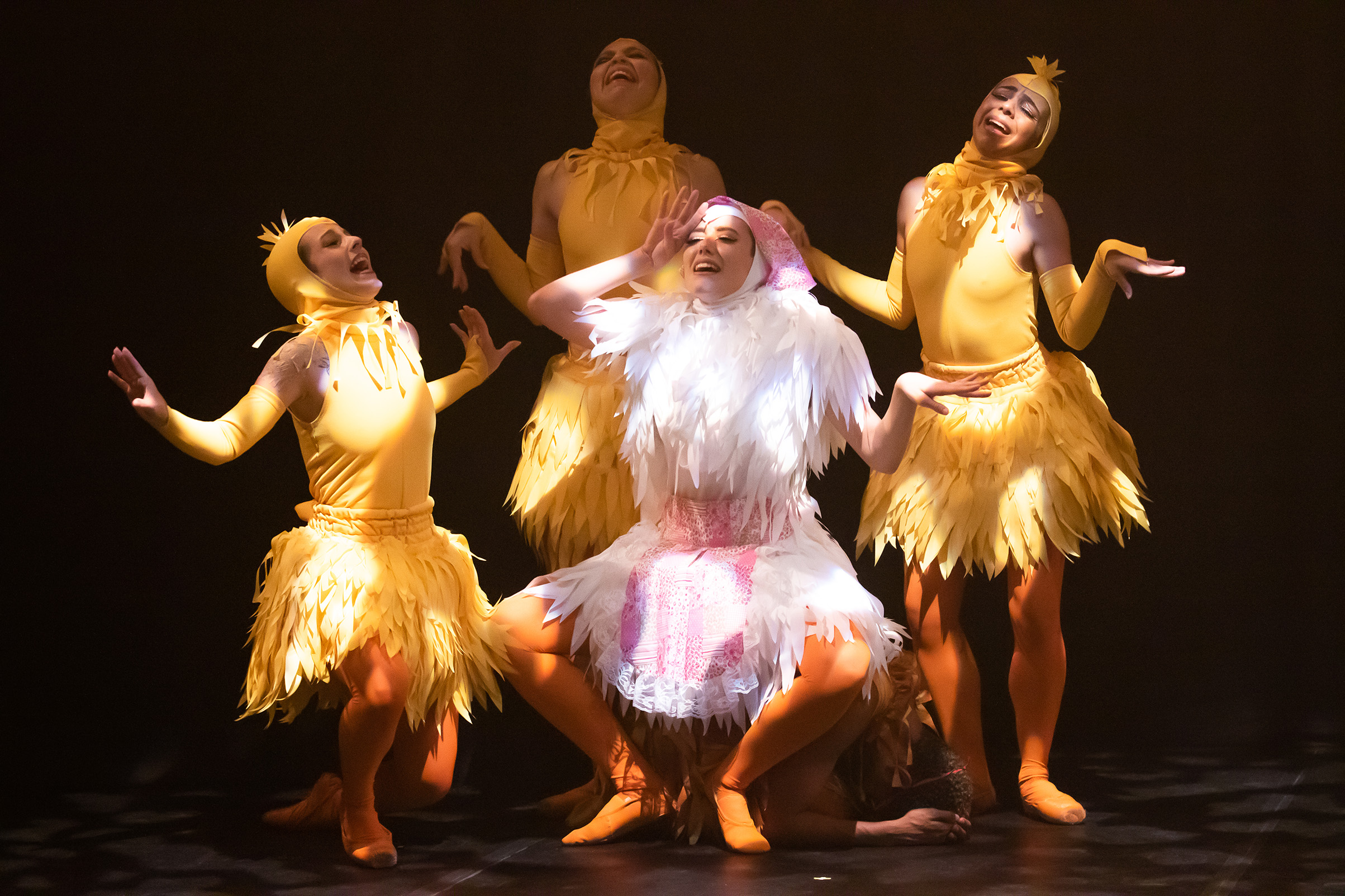 BALLET JOVEM MINAS GERAIS APRESENTA O ESPETÁCULO “O PATINHO FEIO” NO TEATRO RAUL BELÉM MACHADO