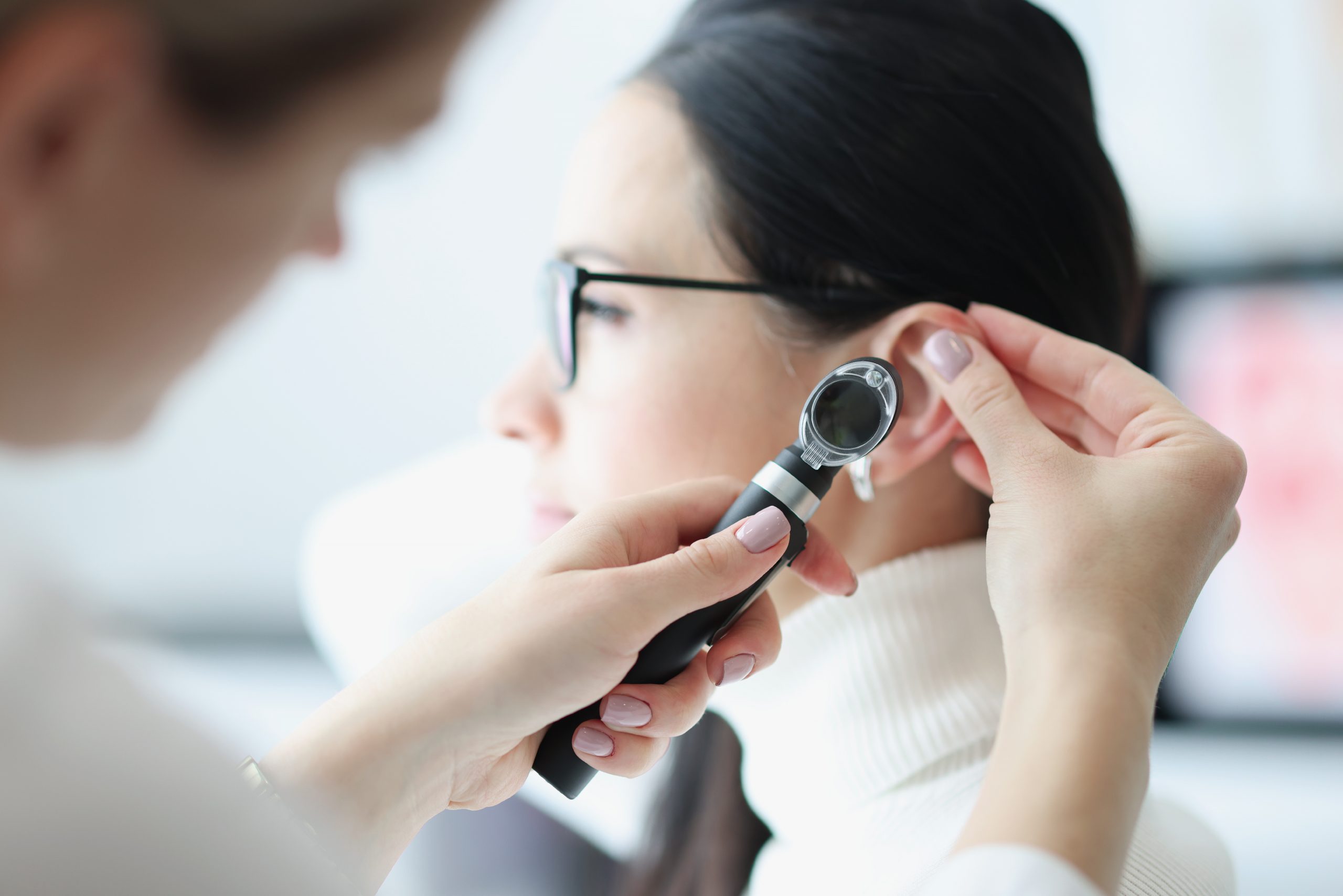 Perda auditiva: conheça as causas e os principais tratamentos