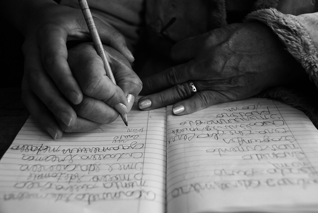 UFMG: abertas as inscrições para turmas de alfabetização de adultos e idosos