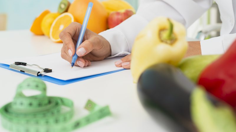 Professora de Nutrição da Una alerta sobre os riscos das dietas da moda