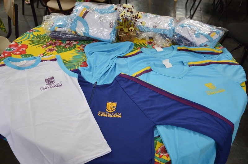 kits de uniformes gratuitos para estudantes da rede municipal