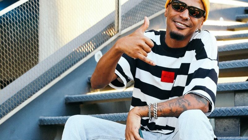 Anderson Bazilio apresenta:  Vinny Santa Fé no Samba na Tenda domingo (14/7)