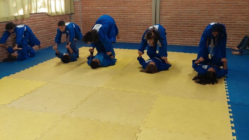 Seleção do futuro: atletas olímpicos inspiram participantes de projetos sociais esportivos