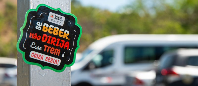 Quase metade dos acidentes de trânsito em Minas são causados por desatenção de motoristas e pedestres