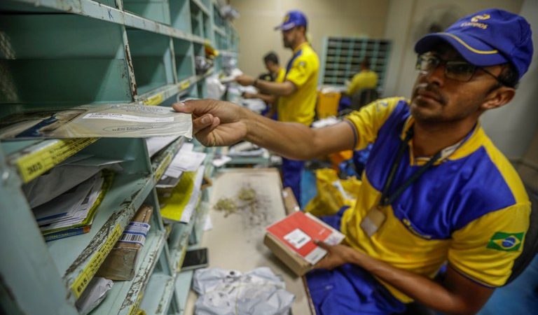 Correios anunciam concurso para 3.511 vagas com salários de até R$ 6,8 mil