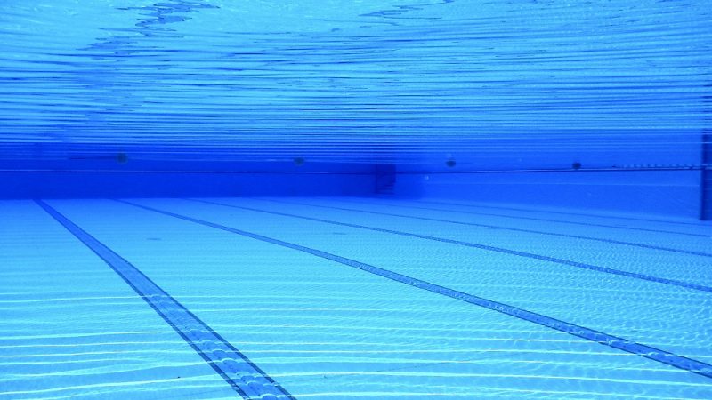 Clube deve indenizar associado que ficou tetraplégico ao pular em piscina