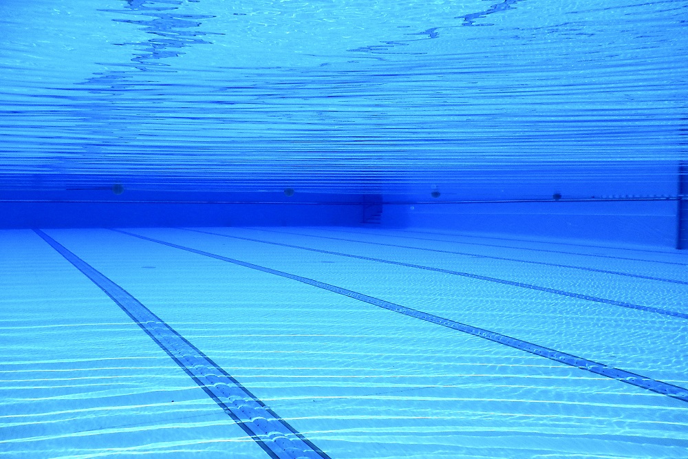 Clube deve indenizar associado que ficou tetraplégico ao pular em piscina