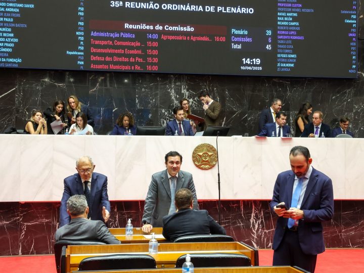 Deputados votam projeto sobre cessão de direitos creditórios